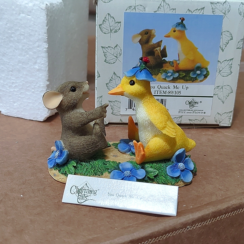 Charming tails by Fitz and Floyd collectible figurine. Item number 89/105